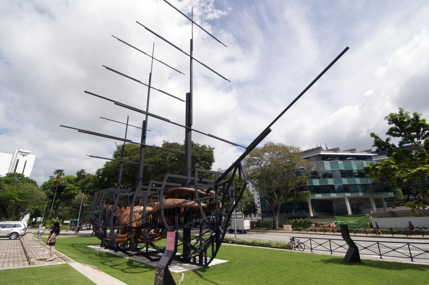 images/All_artworks/the_great_eastindiaman/The-great-east-indiaman_2400-x-500-x-1800cm_-Wood-Welded-steel-and-concrete_-201614.jpg